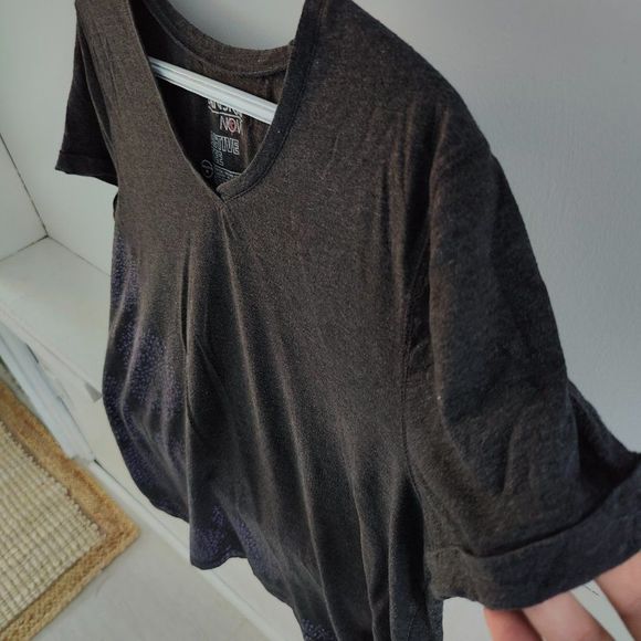 Danskin Now Active tee workout tee with gray and purple print, cuffed sleeves M - Picture 2 of 11